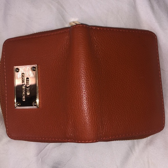 Michael Kors Wallet - Picture 8 of 9